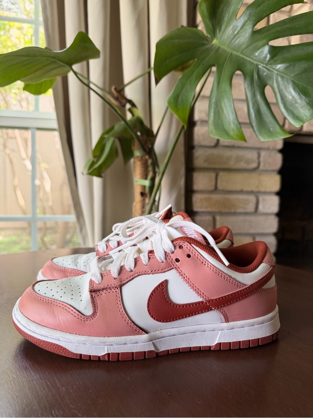 Nike Dunk Low
Red Stardust (Women's)
